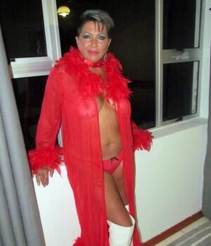 Schamlose Granny sucht Sex Ich bin eine schamlose Granny und suche junge Ficker