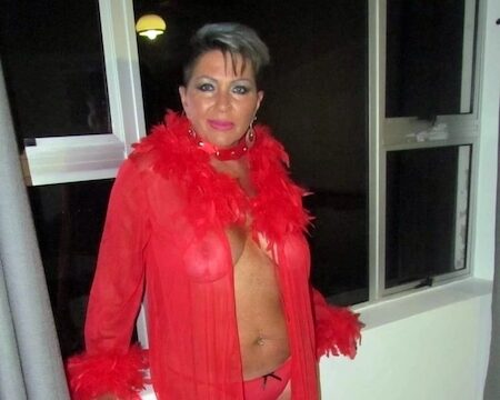Schamlose Granny sucht Sex Ich bin eine schamlose Granny und suche junge Ficker