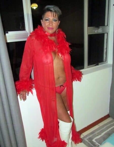 Schamlose Granny sucht Sex Ich bin eine schamlose Granny und suche junge Ficker