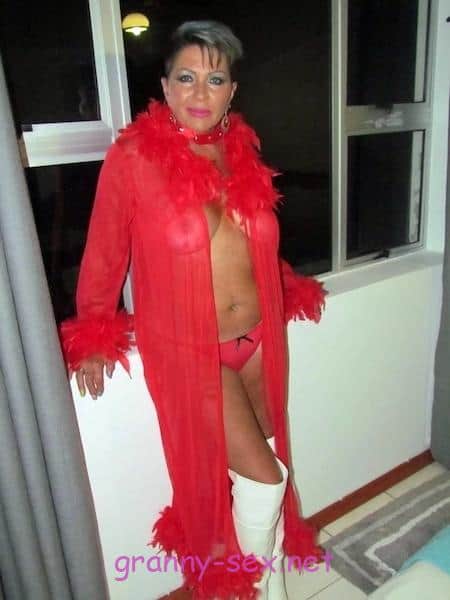 Schamlose Granny sucht Sex Ich bin eine schamlose Granny und suche junge Ficker